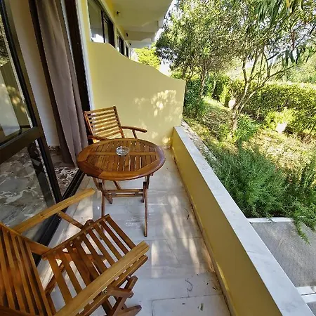 Apartment Alexandra 8 *