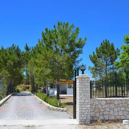Apartament Alexandra 8 *